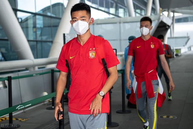 贝博电子游戏国际比赛日体能课后；广州队复出首秀备战亚冠；气氛紧张；心理建设被强调的简单介绍